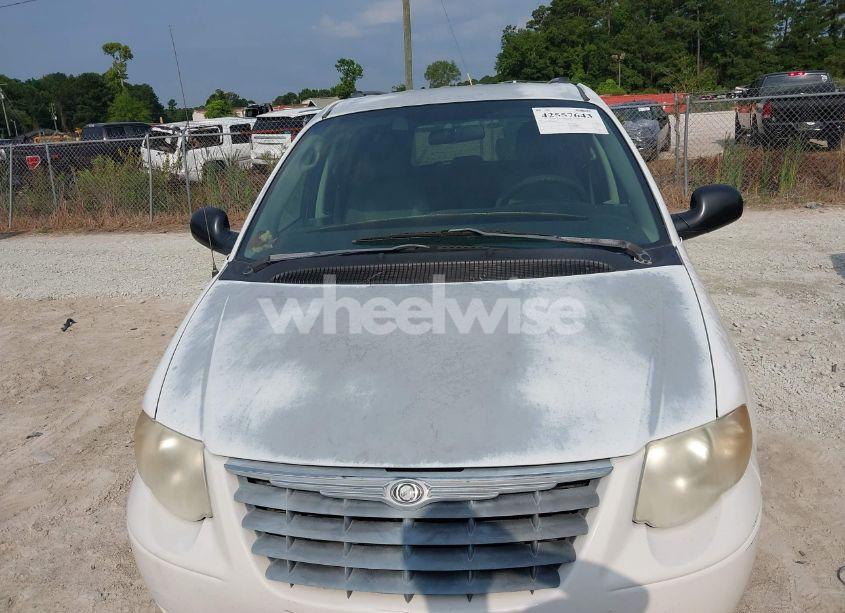 Photo 6 of 2005 Chrysler Town & COUNTRY LX (VIN 2C4GP44R15R406036)