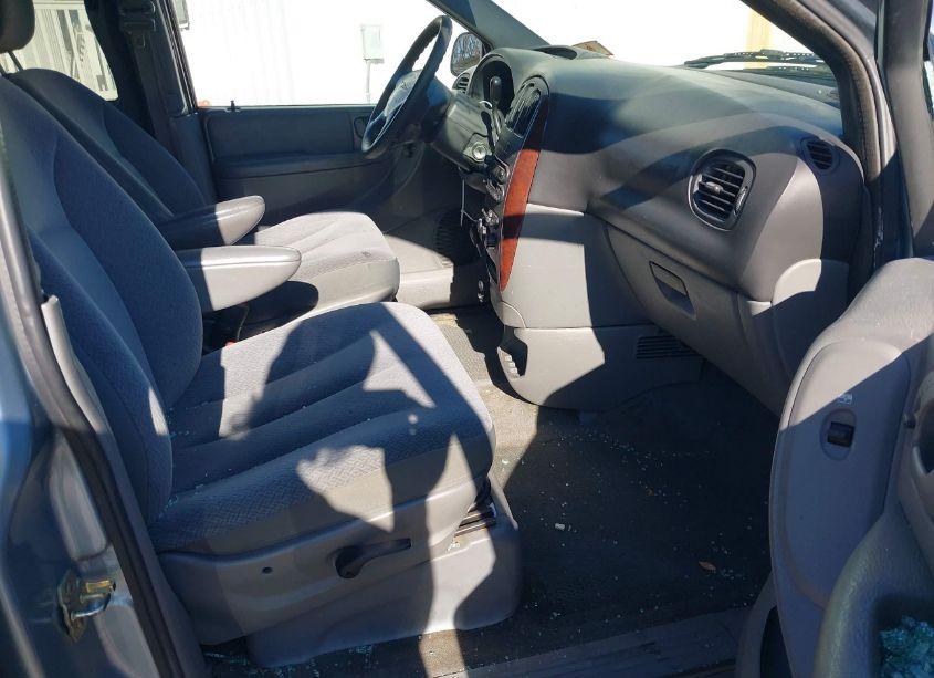 Photo 5 of 2004 Chrysler Town & COUNTRY LX (VIN 2C4GP44R24R609919)