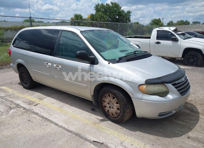 2005 Chrysler Town & COUNTRY LX (VIN 2C4GP44R25R124424) main photo