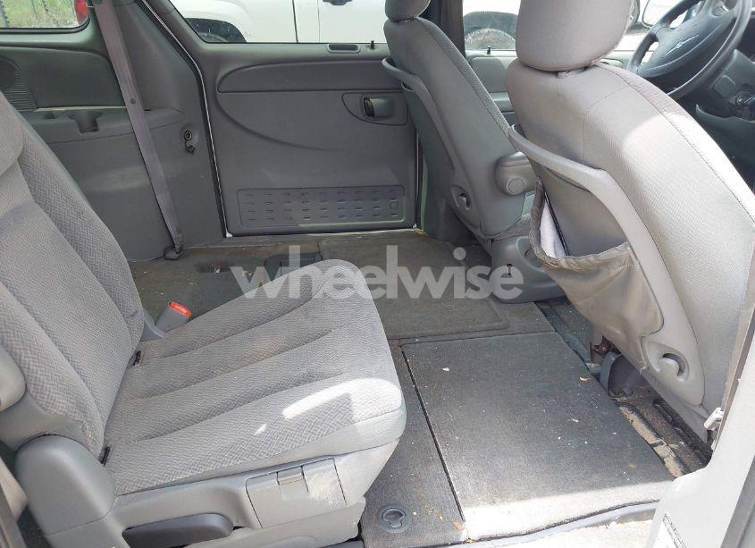 Photo 8 of 2005 Chrysler Town & COUNTRY LX (VIN 2C4GP44R25R124424)