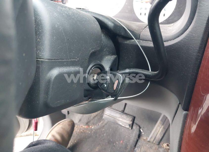 Photo 11 of 2005 Chrysler Town & COUNTRY LX (VIN 2C4GP44R35R209336)