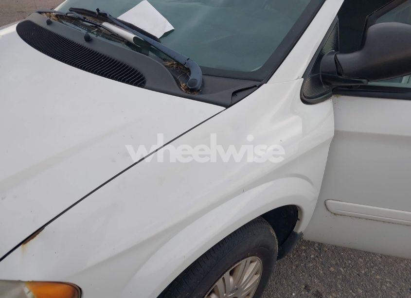 Photo 6 of 2005 Chrysler Town & COUNTRY LX (VIN 2C4GP44R35R209336)