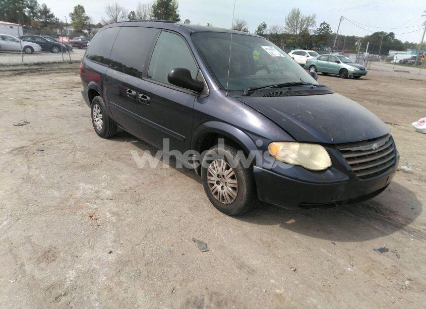 2005 Chrysler Town & COUNTRY LX (VIN 2C4GP44R35R401758) main photo