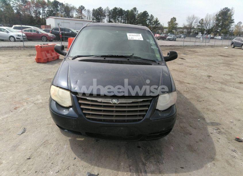 Photo 12 of 2005 Chrysler Town & COUNTRY LX (VIN 2C4GP44R35R401758)