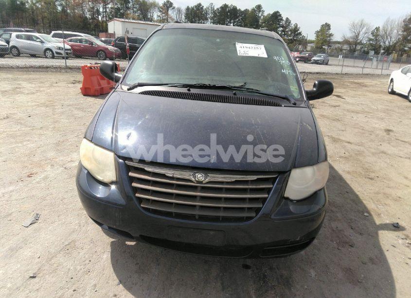 Photo 6 of 2005 Chrysler Town & COUNTRY LX (VIN 2C4GP44R35R401758)