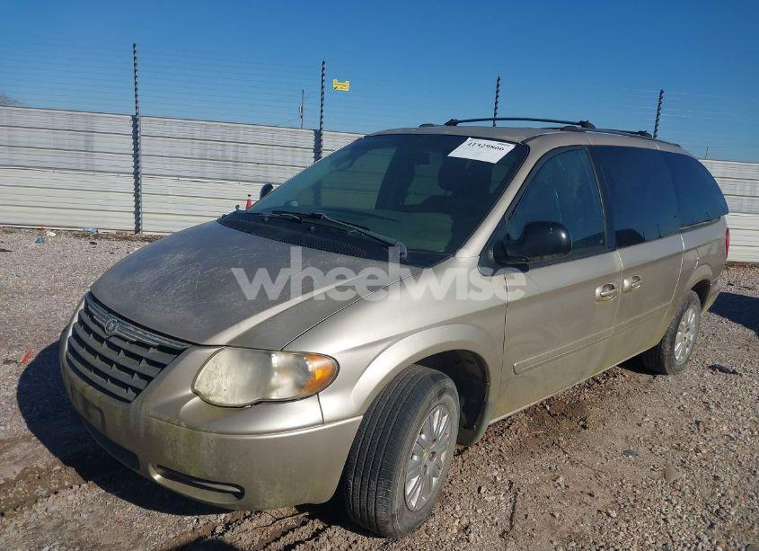 Photo 2 of 2005 Chrysler Town & COUNTRY LX (VIN 2C4GP44R35R510348)