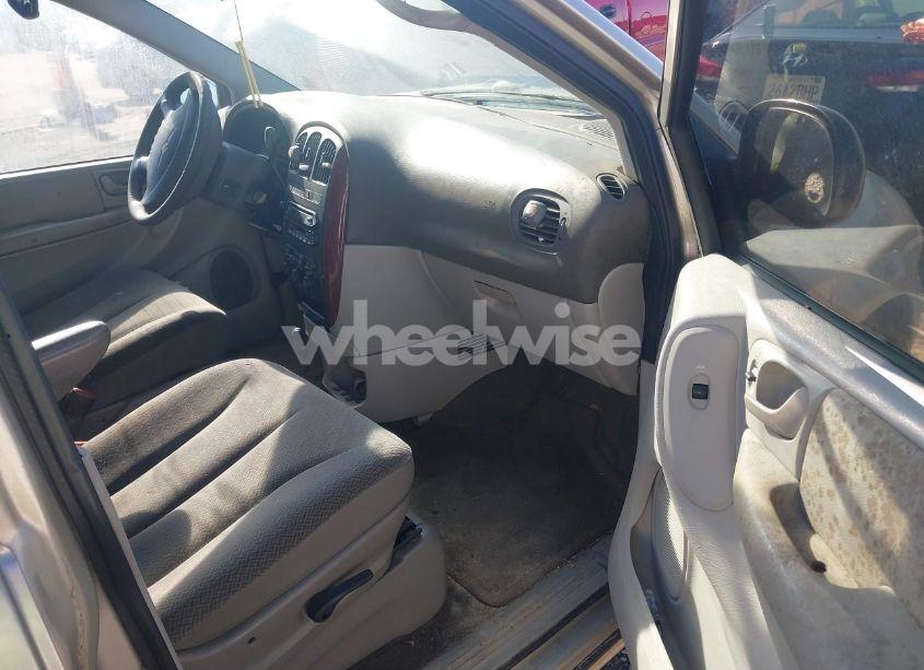 Photo 5 of 2005 Chrysler Town & COUNTRY LX (VIN 2C4GP44R35R510348)