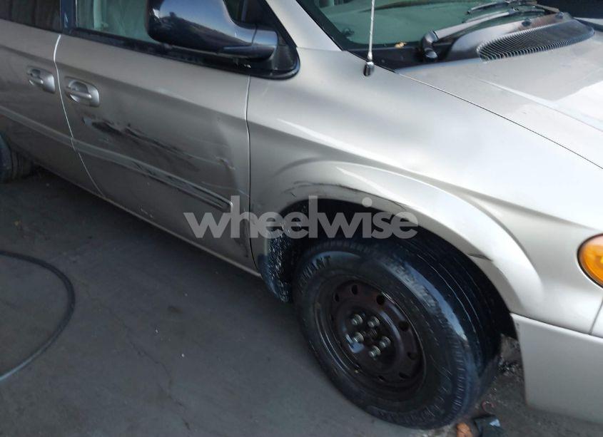 Photo 6 of 2004 Chrysler Town & COUNTRY LX (VIN 2C4GP44R44R555247)