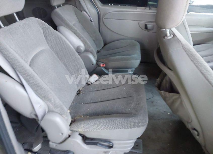 Photo 8 of 2004 Chrysler Town & COUNTRY LX (VIN 2C4GP44R44R555247)