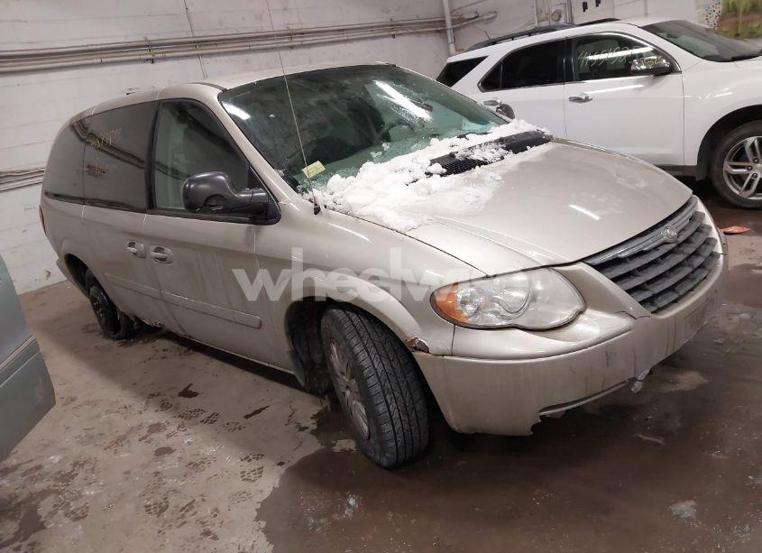 2005 Chrysler Town & COUNTRY LX (VIN 2C4GP44R45R227280) main photo