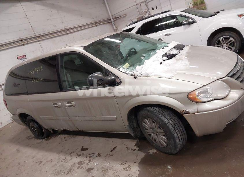 Photo 13 of 2005 Chrysler Town & COUNTRY LX (VIN 2C4GP44R45R227280)