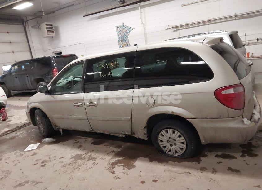 Photo 14 of 2005 Chrysler Town & COUNTRY LX (VIN 2C4GP44R45R227280)