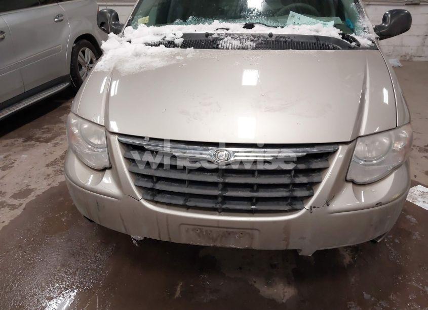 Photo 6 of 2005 Chrysler Town & COUNTRY LX (VIN 2C4GP44R45R227280)