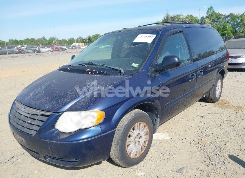 Photo 2 of 2005 Chrysler Town & COUNTRY LX (VIN 2C4GP44R45R232608)