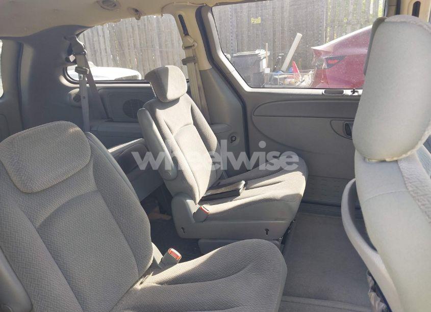 Photo 8 of 2005 Chrysler Town & COUNTRY LX (VIN 2C4GP44R45R232608)