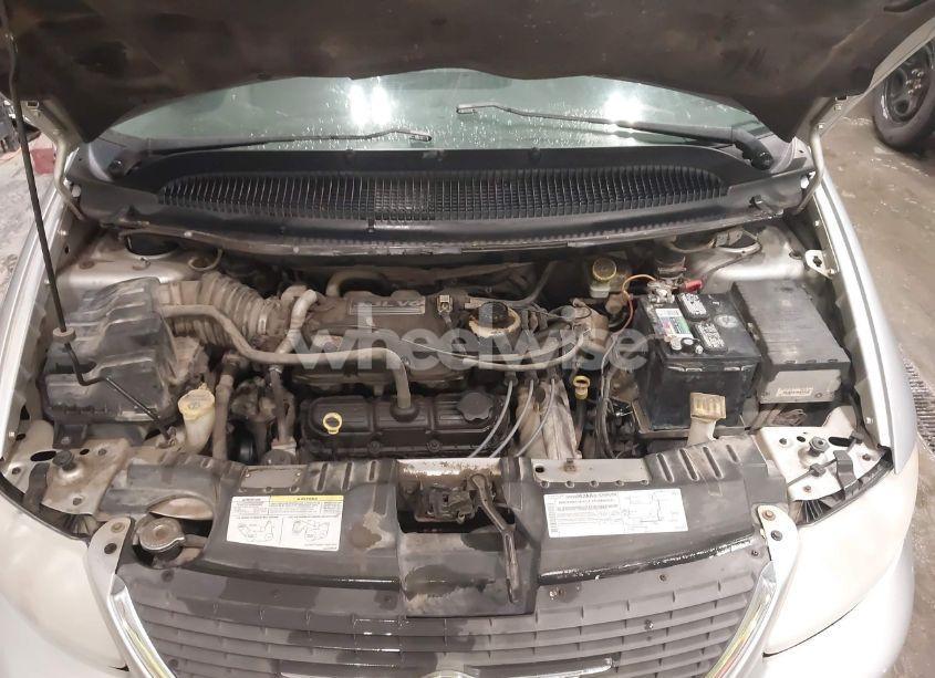 Photo 10 of 2004 Chrysler Town & COUNTRY LX (VIN 2C4GP44R54R607405)