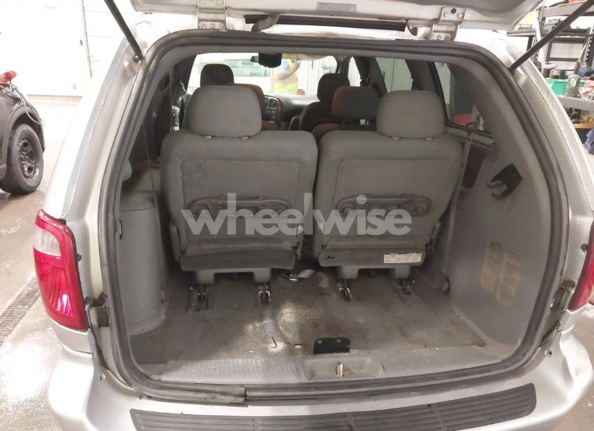 Photo 17 of 2004 Chrysler Town & COUNTRY LX (VIN 2C4GP44R54R607405)