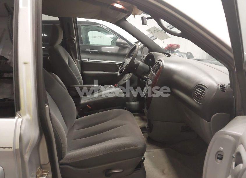 Photo 5 of 2004 Chrysler Town & COUNTRY LX (VIN 2C4GP44R54R607405)