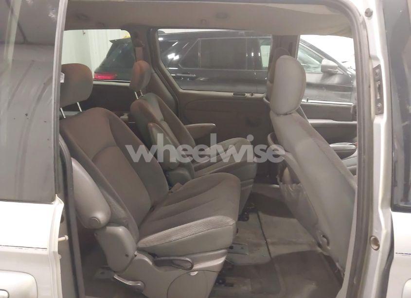 Photo 8 of 2004 Chrysler Town & COUNTRY LX (VIN 2C4GP44R54R607405)