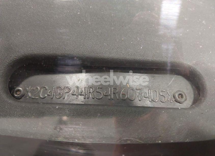 Photo 9 of 2004 Chrysler Town & COUNTRY LX (VIN 2C4GP44R54R607405)