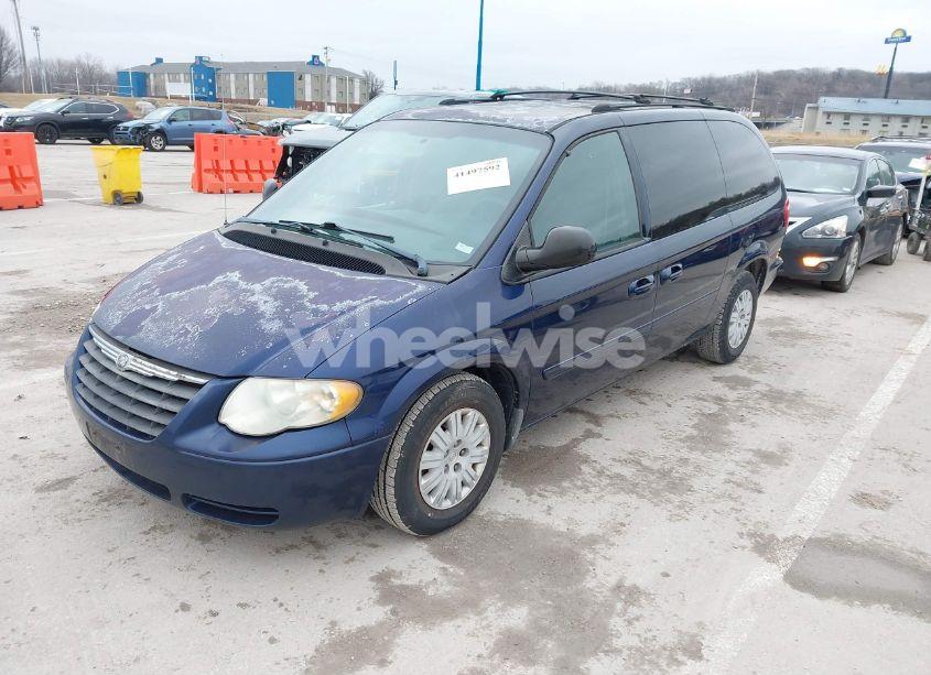 Photo 2 of 2005 Chrysler Town & COUNTRY LX (VIN 2C4GP44R55R152217)