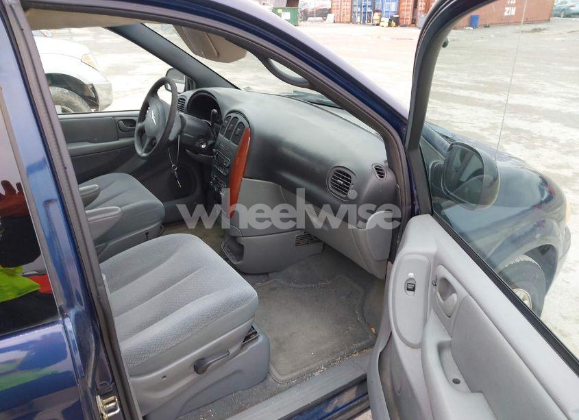 Photo 5 of 2005 Chrysler Town & COUNTRY LX (VIN 2C4GP44R55R152217)