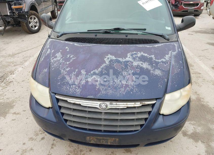 Photo 6 of 2005 Chrysler Town & COUNTRY LX (VIN 2C4GP44R55R152217)