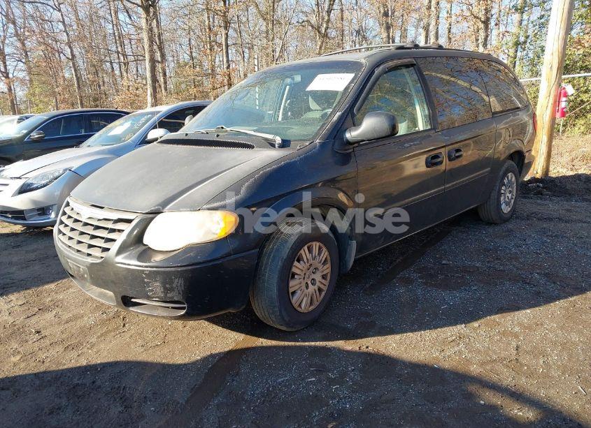 Photo 2 of 2005 Chrysler Town & COUNTRY LX (VIN 2C4GP44R55R405598)