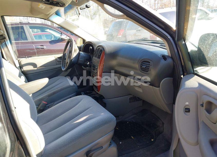 Photo 5 of 2005 Chrysler Town & COUNTRY LX (VIN 2C4GP44R55R405598)