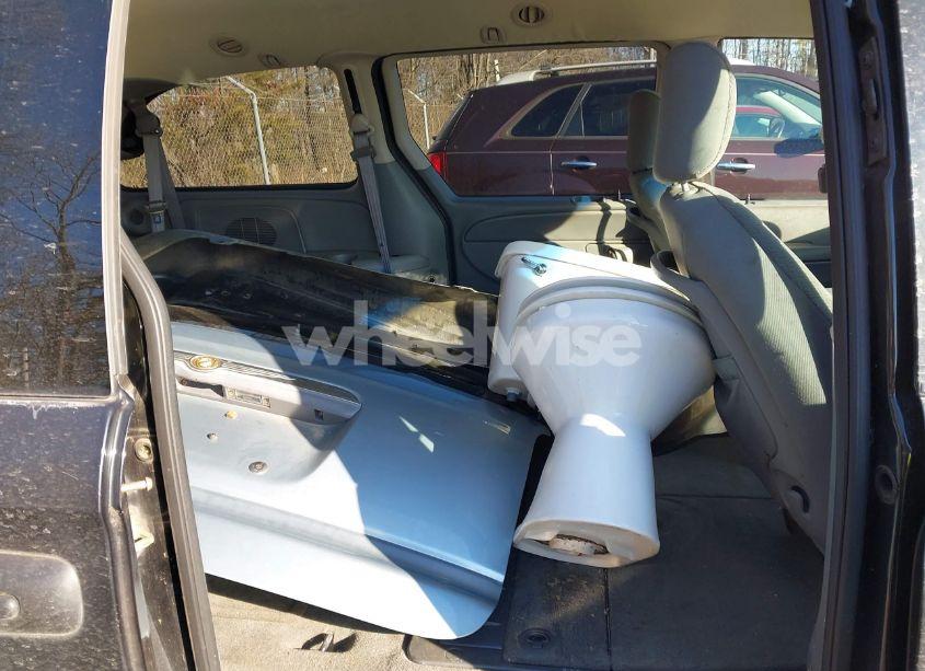 Photo 8 of 2005 Chrysler Town & COUNTRY LX (VIN 2C4GP44R55R405598)