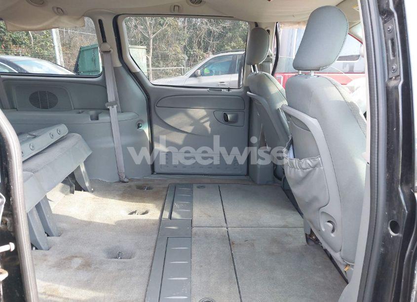 Photo 8 of 2005 Chrysler Town & COUNTRY LX (VIN 2C4GP44R55R439573)