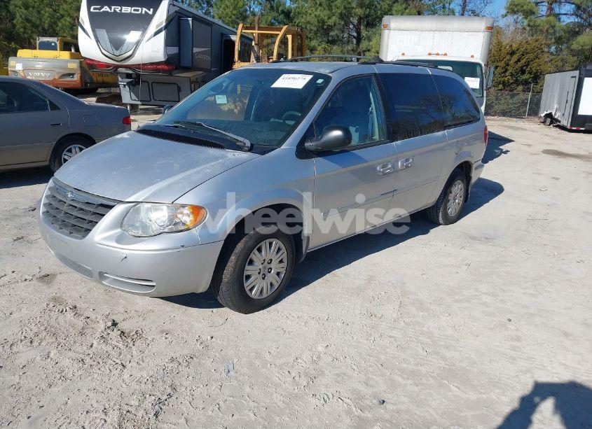 Photo 2 of 2005 Chrysler Town & COUNTRY LX (VIN 2C4GP44R55R466921)