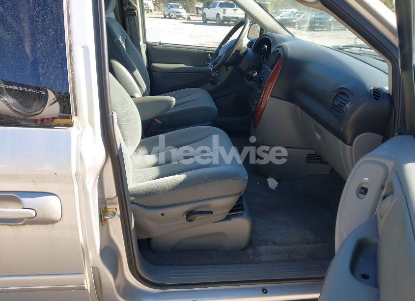 Photo 5 of 2005 Chrysler Town & COUNTRY LX (VIN 2C4GP44R55R466921)