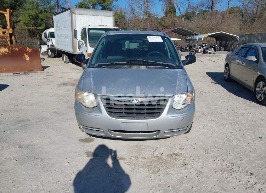 Photo 6 of 2005 Chrysler Town & COUNTRY LX (VIN 2C4GP44R55R466921)