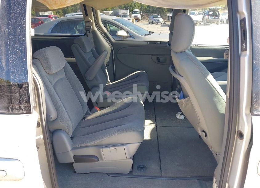 Photo 8 of 2005 Chrysler Town & COUNTRY LX (VIN 2C4GP44R55R466921)