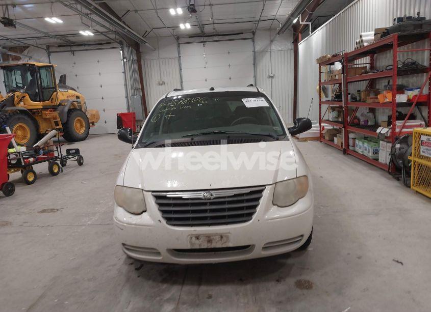 Photo 12 of 2005 Chrysler Town & COUNTRY LX (VIN 2C4GP44R65R510022)