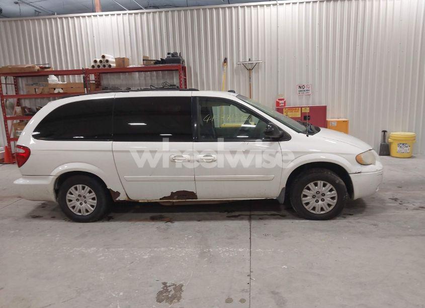 Photo 13 of 2005 Chrysler Town & COUNTRY LX (VIN 2C4GP44R65R510022)