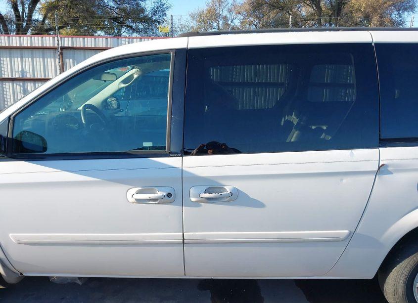 Photo 14 of 2005 Chrysler Town & COUNTRY LX (VIN 2C4GP44R75R398265)