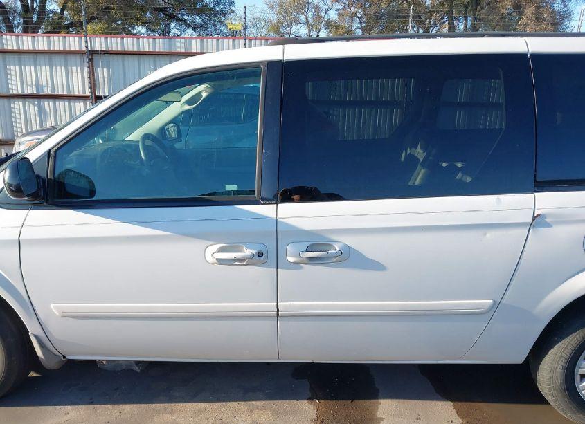 Photo 20 of 2005 Chrysler Town & COUNTRY LX (VIN 2C4GP44R75R398265)