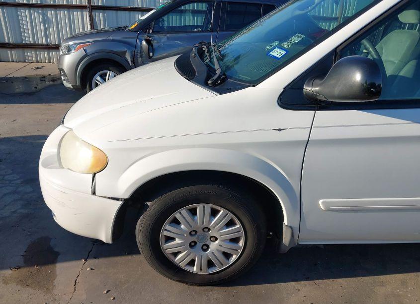Photo 21 of 2005 Chrysler Town & COUNTRY LX (VIN 2C4GP44R75R398265)