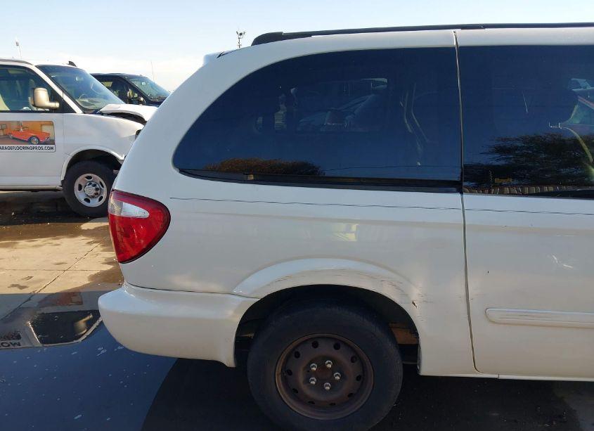 Photo 6 of 2005 Chrysler Town & COUNTRY LX (VIN 2C4GP44R75R398265)