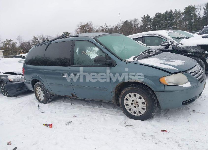 Photo 13 of 2005 Chrysler Town & COUNTRY LX (VIN 2C4GP44R75R480271)