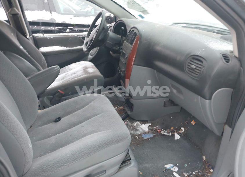 Photo 5 of 2005 Chrysler Town & COUNTRY LX (VIN 2C4GP44R75R480271)