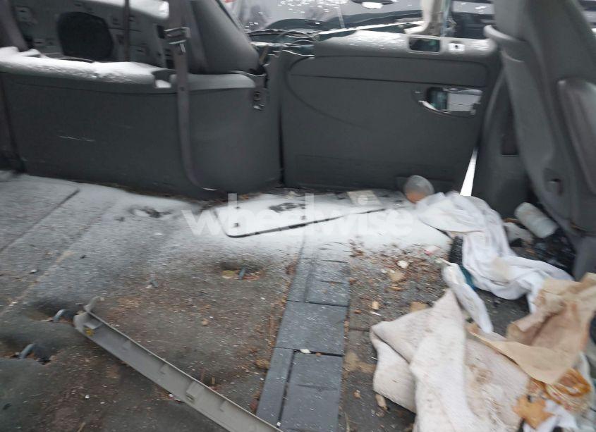 Photo 8 of 2005 Chrysler Town & COUNTRY LX (VIN 2C4GP44R75R480271)