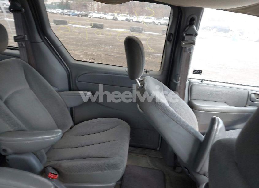 Photo 8 of 2004 Chrysler Town & COUNTRY LX (VIN 2C4GP44R84R522199)