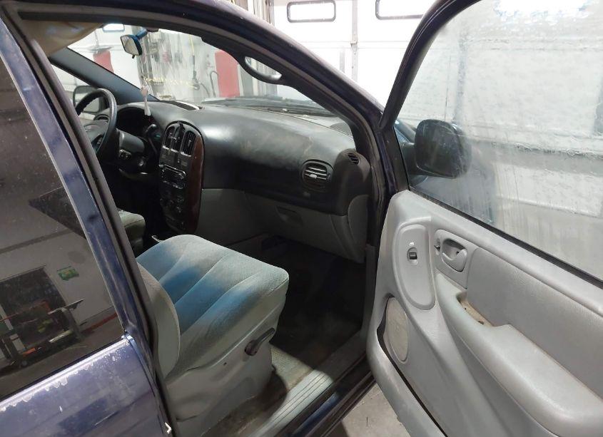 Photo 5 of 2004 Chrysler Town & COUNTRY LX (VIN 2C4GP44R94R503662)