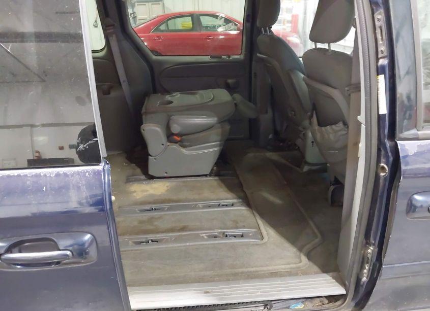 Photo 8 of 2004 Chrysler Town & COUNTRY LX (VIN 2C4GP44R94R503662)