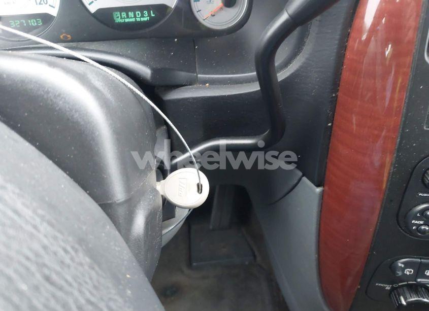 Photo 11 of 2005 Chrysler Town & COUNTRY LX (VIN 2C4GP44R95R401716)