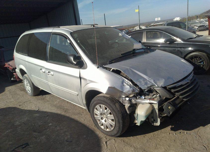 2005 Chrysler Town & COUNTRY LX (VIN 2C4GP44R95R553141) main photo