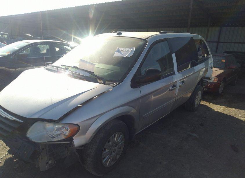 Photo 2 of 2005 Chrysler Town & COUNTRY LX (VIN 2C4GP44R95R553141)